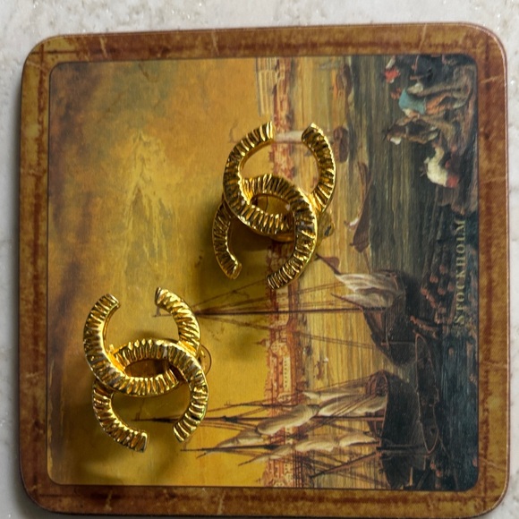 CHANEL Gold Earrings - Picture 1 of 2